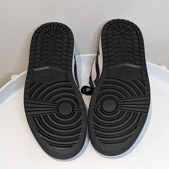 Nike Jordans 1 Low Dunk Black and White Women's Fits Like An Actual Size 6.5 - Picture 7 of 10